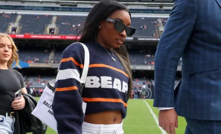 Simone Biles se luce con ropa de los Bears para apoyar a su esposo Jonathan Owens 