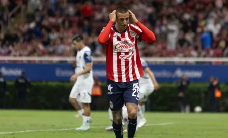 'Piojo' Alvarado pidió disculpas por lanzar objeto explosivo en sala de prensa de Chivas