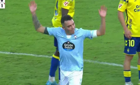 Iago Aspas sale expulsado ante Las Palmas y pide a sus compañeros que salgan del campo