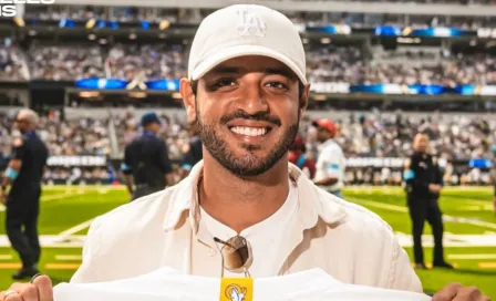 Carlos Vela 'elige bando' en el Rams vs Packers en la NFL