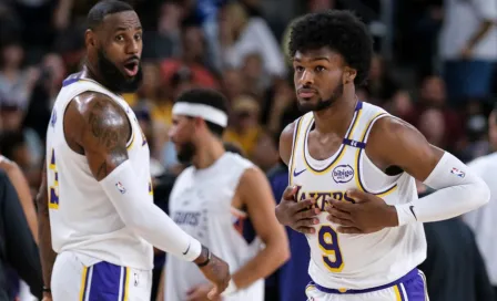 LeBron James y su hijo Bronny hacen historia tras jugar juntos en pretemporada de Lakers