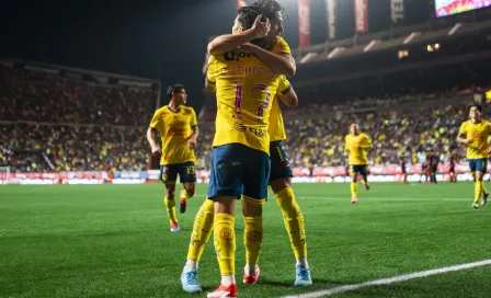 Diego Valdés y Alejandro Zendejas son homenajeados por la directiva del América