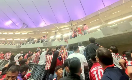 Alan Pulido estuvo en un palco viendo el Chivas vs Pumas 