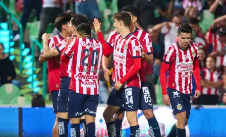 Chivas hace la tarea y se impone ante Santos 