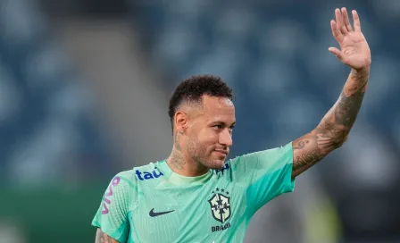 Neymar sufre robo de lujoso anillo en pleno estadio; un aficionado lo despoja en un saludo