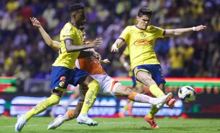 Israel Reyes regaló su playera después de vencer a Pachuca en el Cuauhtémoc