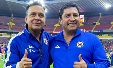 Julión Álvarez viste los colores del Cruz Azul en el partido ante Atlas