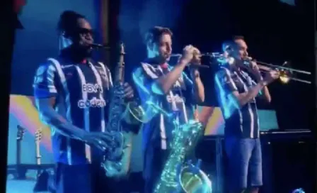 Banda de Paul McCartney sorprende a aficionados al usar playeras de Rayados