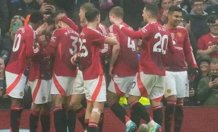 Manchester United goleó al Leicester City en el último partido de Van Nistelrooy