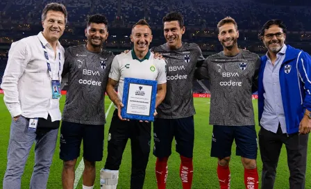 Andrés Guardado recibe homenaje en el ‘Gigante de Acero’ previo al León vs Rayados 