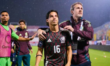 Diego Lainez se encara con aficionados hondureños tras agresión a Javier Aguirre