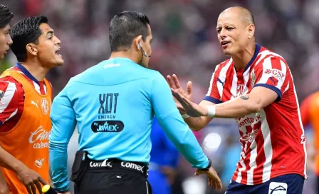 Chicharito insultó al cuerpo arbitral en el Chivas vs Atlas: "Malinchistas de mier..."