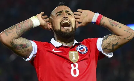 Arturo Vidal y su novia se van de vacaciones para festejar regreso con la Selección Chilena 