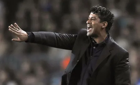 Frank Rijkaard se suma a candidatos para dirigir a Chivas