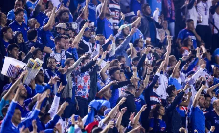 Yosgart Gutiérrez hace estremecer el Estadio Ciudad de los Deportes tras pase de Cruz Azul