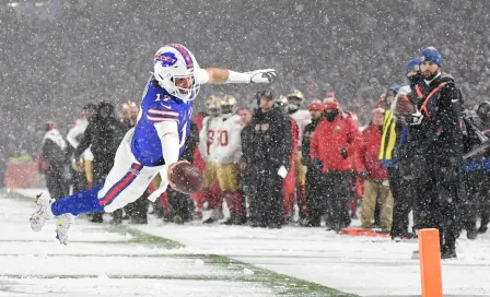 Josh Allen, el primer quarteback en anotar touchdown por tierra, por aire y como receptor 