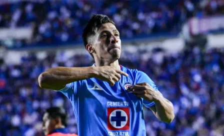 Ángel Sepúlveda regala camiseta a pequeña aficionada