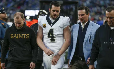 ¡Se quedan sin QB! Derek Carr sufrió una fractura en la mano en el triunfo ante los Giants