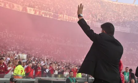 Marcelo Gallardo rompe en llanto durante el minuto de silencio por fallecimiento de su padre