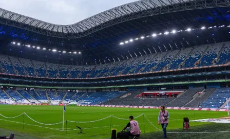 ¿Llega la sexta estrella? Sacerdote bendice la cancha del ‘Gigante de Acero’ previo a Gran Final