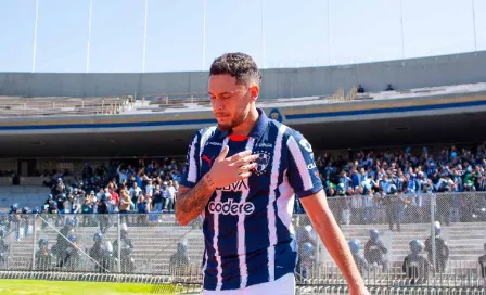 Lucas Ocampos recibe ovación al llegar al Estadio BBVA 