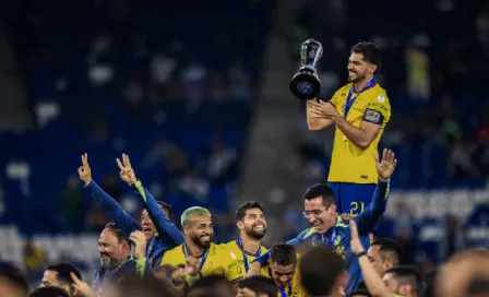 Henry Martín celebra Tricampeonato del América con Cuauhtémoc Blanco 