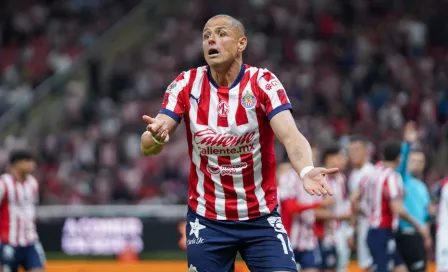 Afición de Chivas explota contra ‘Chicharito’ luego de aparecer en la final de la Kings League