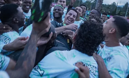 Aficionados de Atlético Nacional dedican emotivo cántico a Efraín Juárez previo a la Final