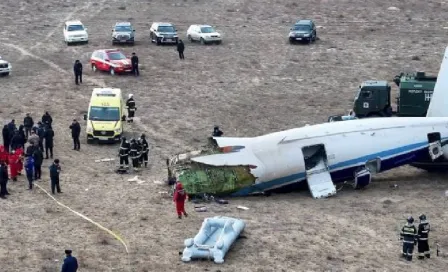 Video: Captan el momento del desplome de un avión en Kazajistán con 67 personas a bordo