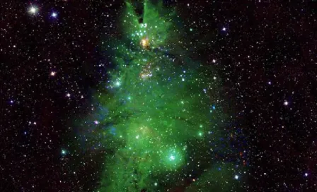 NASA muestra estrellas que forman un árbol de Navidad en el espacio