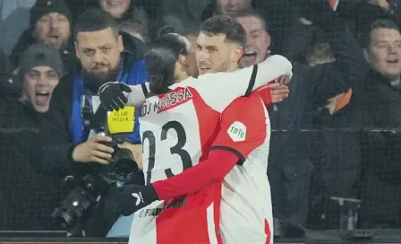 Santi Giménez aparece en video del Feyenoord y recuerda a Cruz Azul