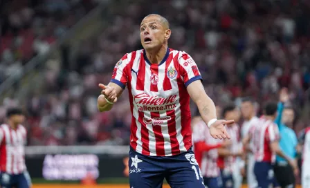 Chicharito Hernández manda mensaje de Navidad y afición de Chivas pide su salida del club