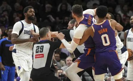 ¡Se armó la bronca! Jugadores de Suns y Mavs desatan pelea y resulta en tres expulsados