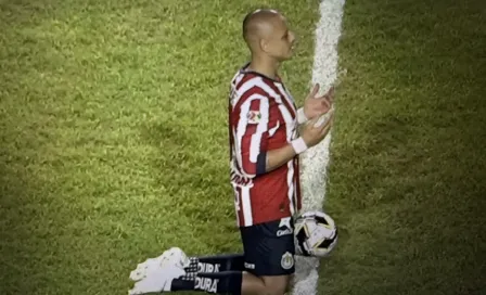 Chicharito cojea en amistoso contra la Jaiba Brava y enciende las alarmas en Chivas