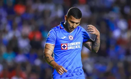 Juan Escobar rescinde contrato con Cruz Azul