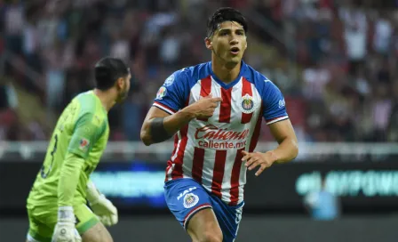 ¡Oficial! Alan Pulido regresa a Chivas