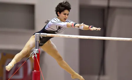 Elsa García, gimnasta olímpica, es criticada en redes por aventar la bandera de México