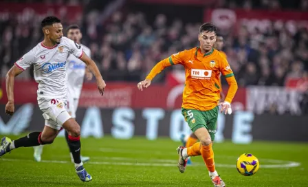 Valencia se hunde en el fondo de la tabla tras empate con Sevilla