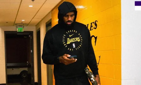 LeBron James le regaló una pulsera a una joven fan de Los Lakers 