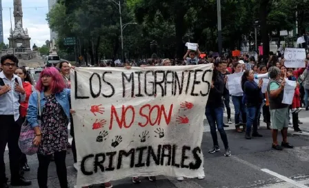 Tras la toma de protesta de Trump, marchan frente a la Embajada de EE. UU. en la CDMX