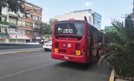 Unidad de metrobús choca con camioneta dejando 14 heridos en la colonia Narvarte, CDMX