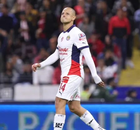 'Chicharito' Hernández recibe abucheos al entrar al Atlas vs Chivas