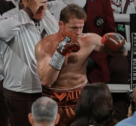 Canelo Álvarez en negociaciones para pelea con William Scull