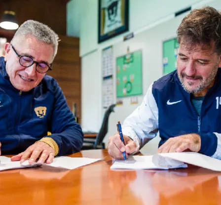 ¡Por 18 meses más! Gustavo Lema firma extensión con Pumas 