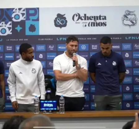 Jugadores de Puebla respaldan a Pablo Guede tras la derrota ante Pumas