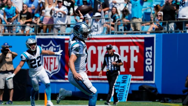 Una gigantesca pantera virtual irrumpe en un partido de la NFL,  Internacional