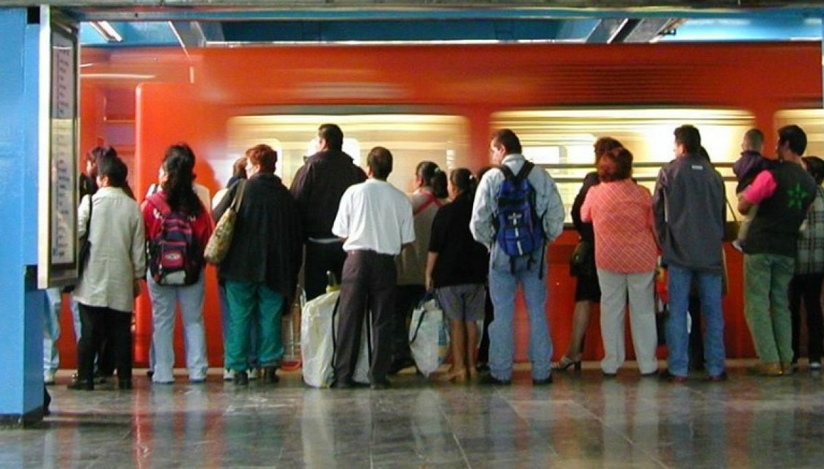 LordChaquetas se hace viral tras masturbarse en el metro