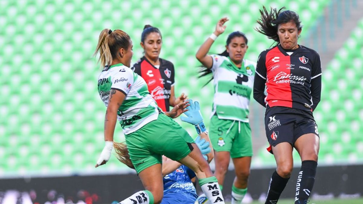 Liga MX Femenil: Jugadora del Atlas sufrió aparatosa lesión y luego volvió  al campo