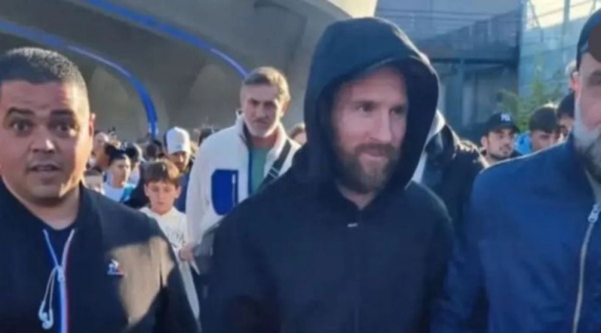 Lionel Messi visitó Disneyland París en compañía de su esposa e hijos