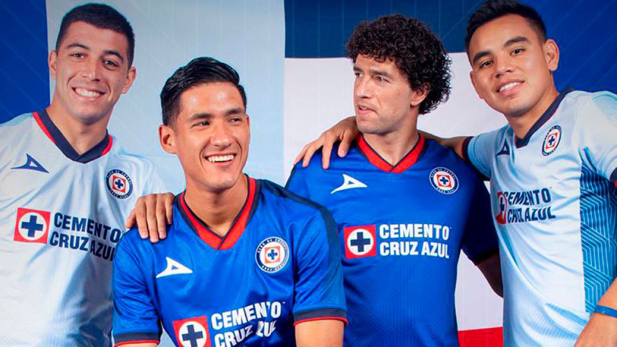 Oficial Cruz Azul present uniformes para Temporada 2023 24